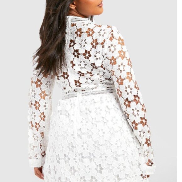 Size 14  Premium Guipure Lace Skater Dress (white) - Picture 3 of 5